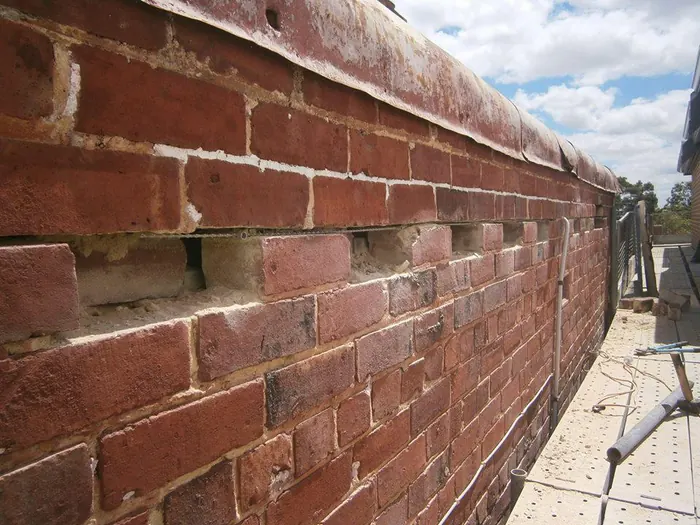 Parapet wall stabilisation