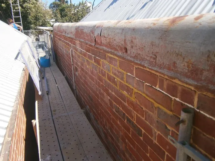 Stitching a parapet wall from scaffold